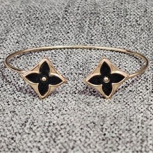 New Diamond Clover Shape Floral Black Gold Tone Open Bangle Bracelet